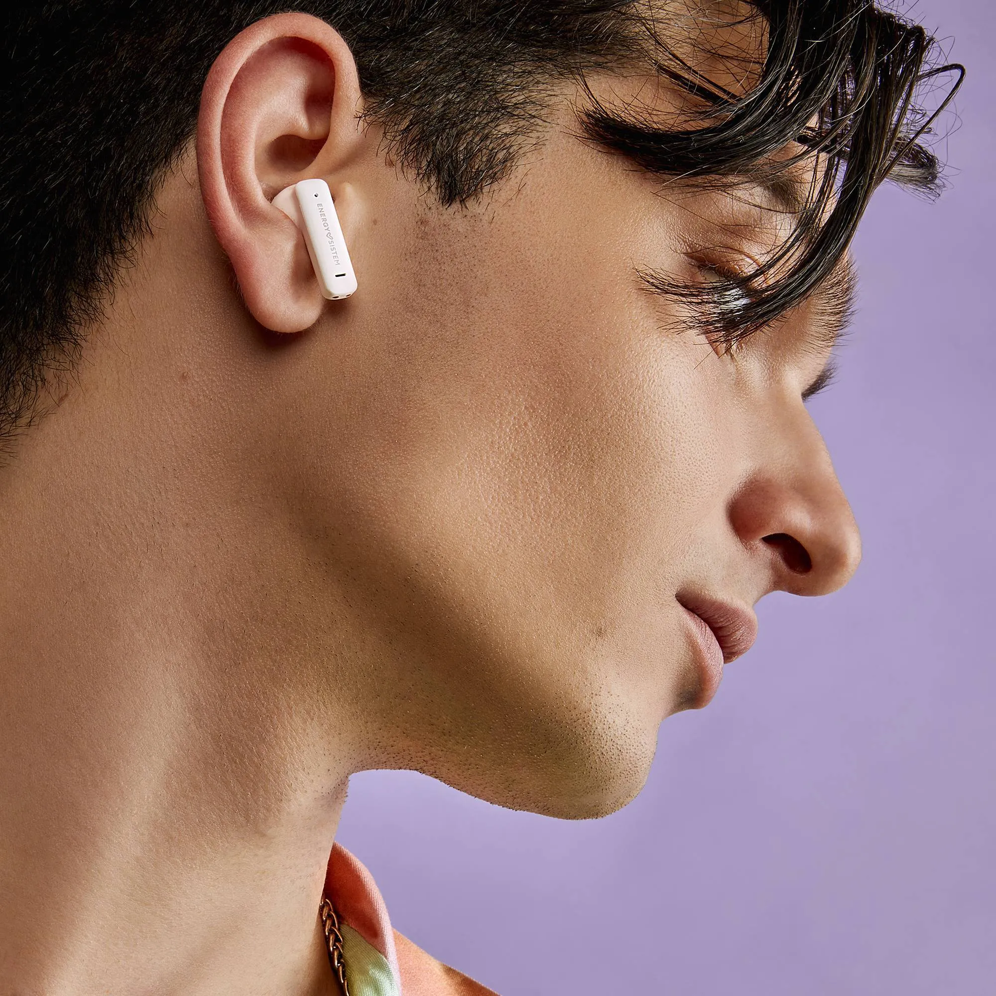 Los auriculares StreetMusic blancos incorporan micrófono y tecnología de llamadas en estéreo para conversaciones claras y sin ruido