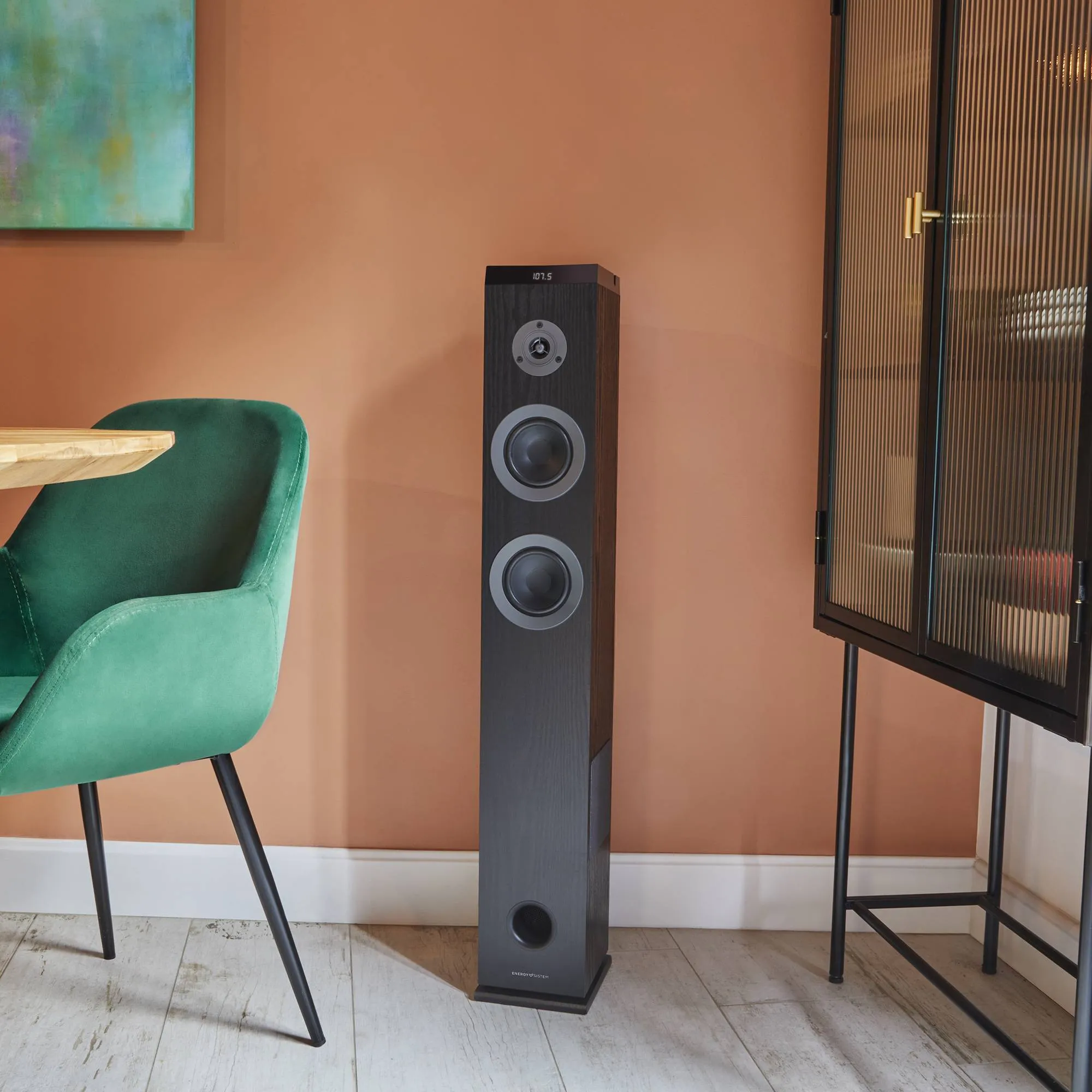 Grâce au True Wireless Stereo de la Tower 5 MAX, vous pouvez connecter deux appareils à la fois pour doubler la puissance sonore